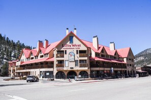 المنشأة من الخارج