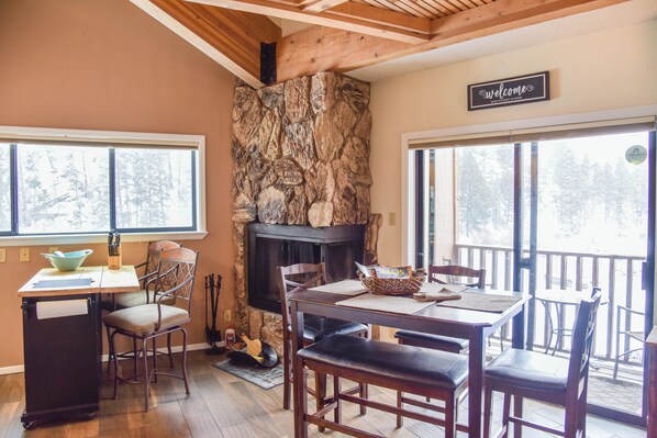 Dining - Red River Den (at Lifts West) (Red River)