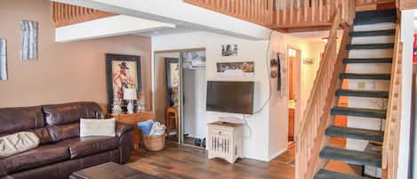 TV, fireplace