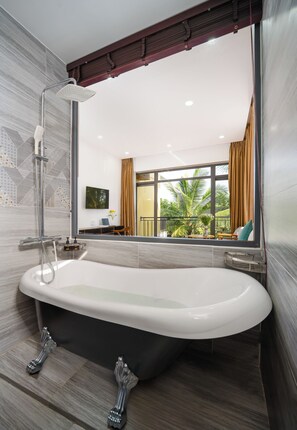 Slippers, soap, shampoo, toilet paper - Lancelynk Retreat Hoian (Hoian)