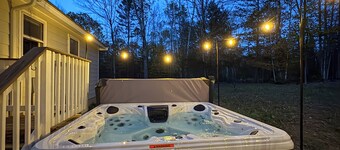 Sunday River Getaway - Dog Friendly + Hot Tub 10 Min to Sunday River & Mt Abrams