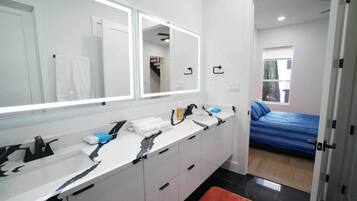 3 bedrooms, in-room safe, iron/ironing board, free WiFi