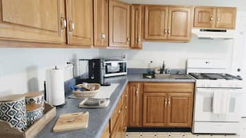 Micro-ondes, four, plaque de cuisson