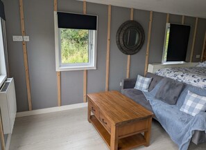 1 bedroom, bed sheets