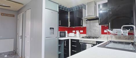 Kühlschrank, Mikrowelle, Ofen, Herdplatte