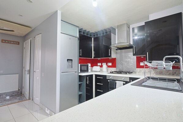 Refrigerador, microondas, horno, placa de cocina