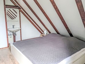 3 bedrooms, travel crib, free WiFi