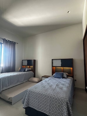Iron/ironing board, WiFi, bed sheets