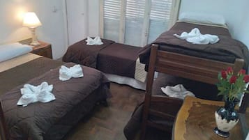 3 habitaciones, tabla de planchar con plancha, wifi y ropa de cama
