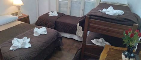 3 chambres, fer et planche à repasser, Wi-Fi, draps fournis