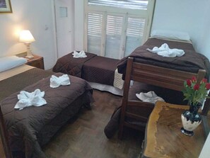 3 chambres, fer et planche à repasser, Wi-Fi, draps fournis