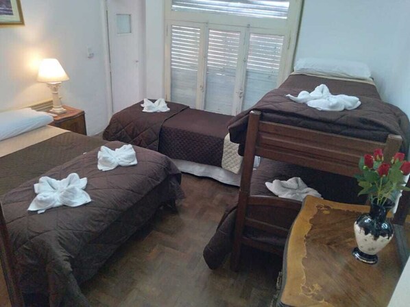 3 bedrooms, iron/ironing board, WiFi, bed sheets