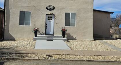 Charming studio apartment with full kitchen and washer/dryer combo in Trinidad.
