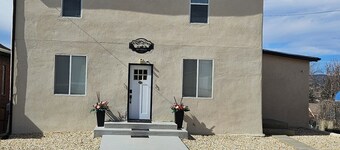 Charming studio apartment with full kitchen and washer/dryer combo in Trinidad.