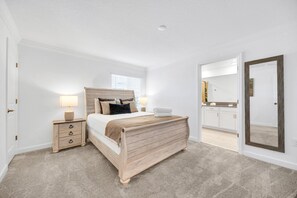 5 bedrooms, iron/ironing board, WiFi, bed sheets
