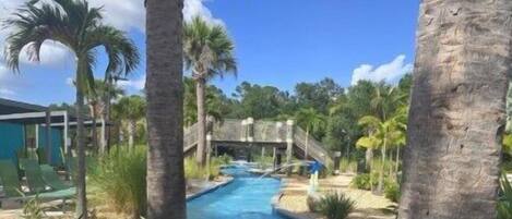 حمّام سباحة مُدفَّأ