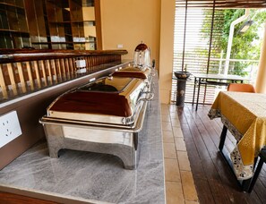 Free daily English breakfast  - Rainbow Holiday Resort (Nadi)