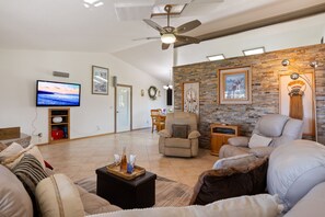 TV, stereo - Relax in Paso Robles: Fenced Yard & Vineyard Views (Paso Robles)