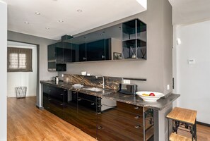 冷蔵庫、電子レンジ、オーブン、食器洗い機