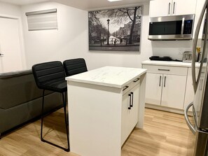 Fridge, microwave, coffee/tea maker, electric kettle - Royal Oak - 2-bedroom (King & Queen bed), Living Area, Kitchen and Full bathroom (Winnipeg)