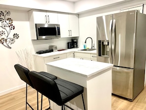 Fridge, microwave, coffee/tea maker, electric kettle - Royal Oak - 2-bedroom (King & Queen bed), Living Area, Kitchen and Full bathroom (Winnipeg)