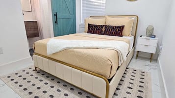 2 habitaciones, tabla de planchar con plancha, wifi y ropa de cama