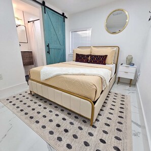 2 slaapkamers, een strijkplank/strijkijzer, wifi, beddengoed