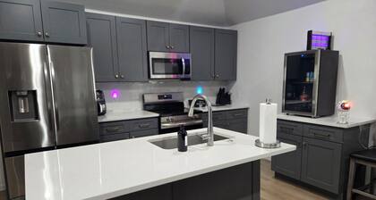 Lovely New 3br/2br Home near Downtown/OU/Hospitals/Resort/Arena