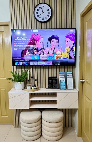 Charming 2-bedroom apartment in delightful Dumaguete City with AC