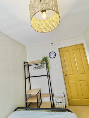 2 habitaciones, tabla de planchar con plancha, wifi y ropa de cama 
