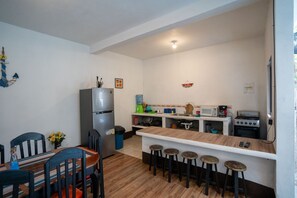 Family House, Pool View | Dapur peribadi