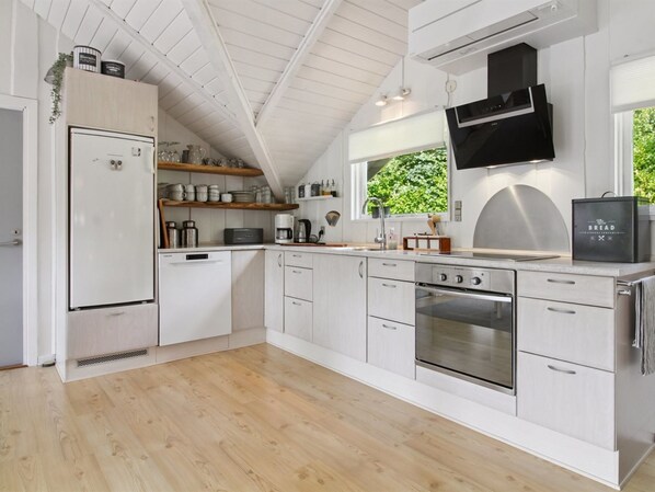 Fridge, microwave, dishwasher, cookware/dishes/utensils
