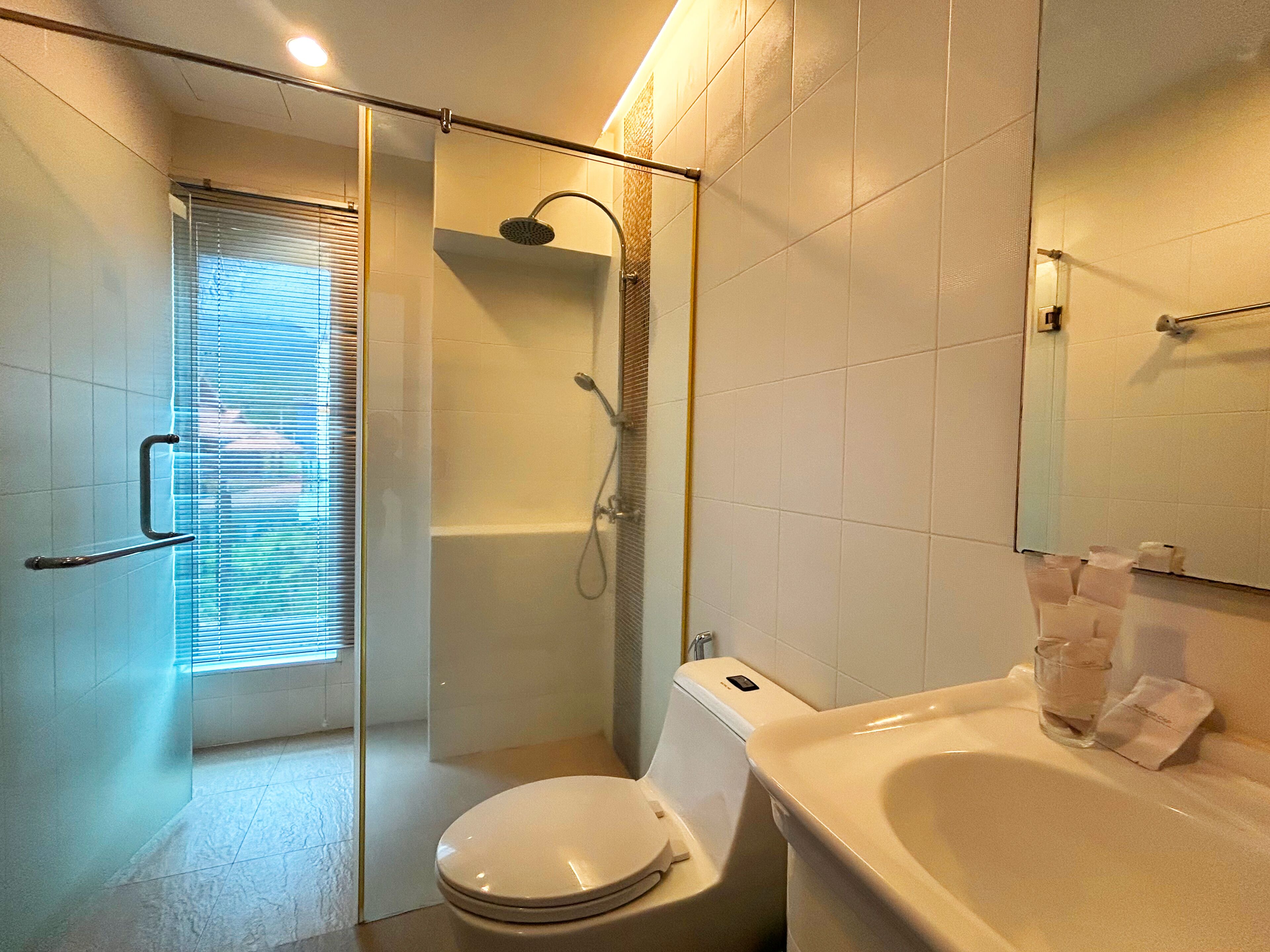 Villa, Balkon | Badezimmer