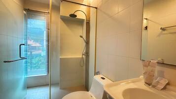 Villa, Balkon | Badezimmer
