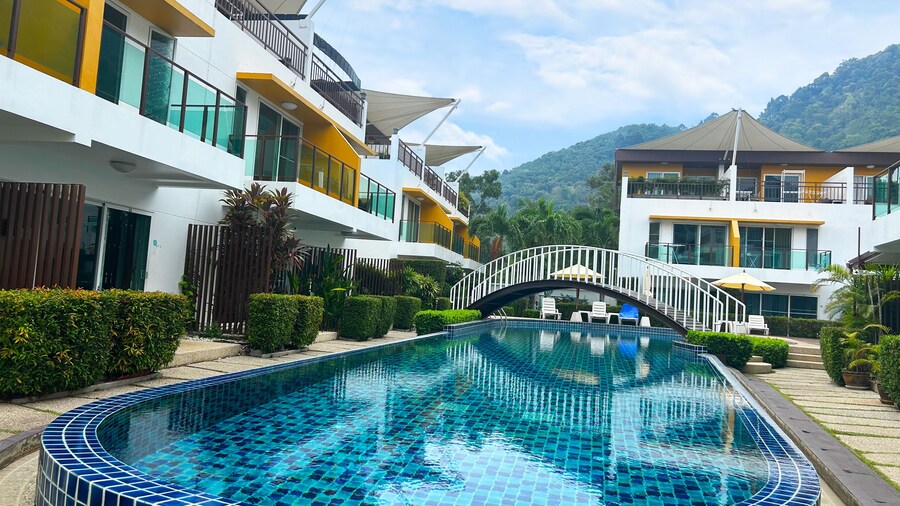 3BR Villa Rooftop Pool Gym Near BeachV28