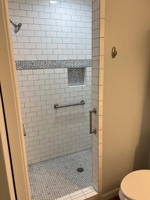 タオル、石鹸、トイレットペーパー