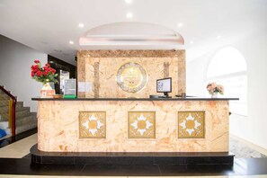 Reception -  Collection O Sunrise Hotel Trung Son Near Lotte Mart (Ho Chi Minh City)