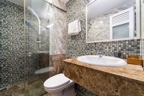 Deluxe Triple Room | Bathroom | Shower, free toiletries, towels, soap -  Collection O Sunrise Hotel Trung Son Near Lotte Mart (Ho Chi Minh City)