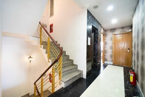 Lobby sitting area -  Collection O Sunrise Hotel Trung Son Near Lotte Mart (Ho Chi Minh City)
