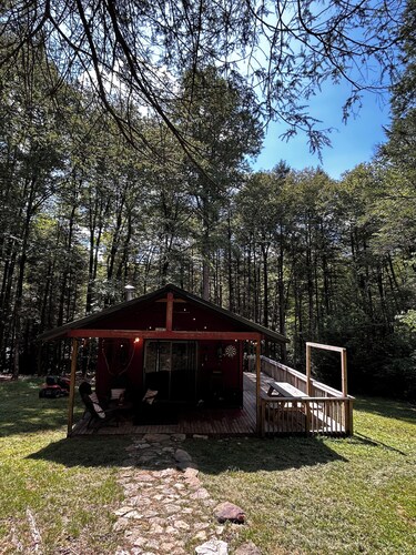 Cozy Cabin nestled in the woods between Summersville and Fayetteville WV