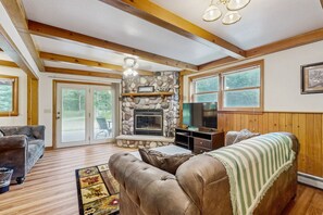 TV, fireplace