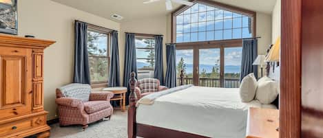 5 bedrooms, desk, WiFi, bed sheets