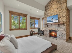 6 bedrooms, iron/ironing board, WiFi, bed sheets