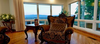 Stunning Mountain Home with Panoramic Silicon Valley Views.