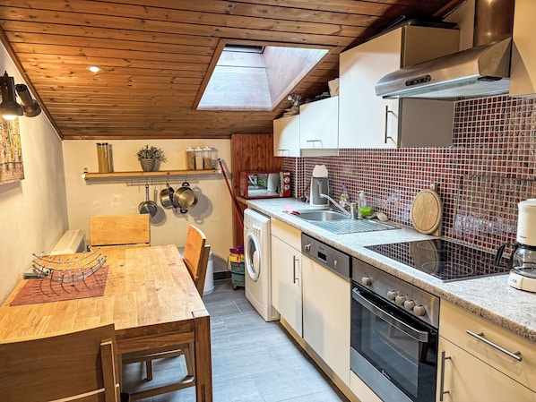 Fridge, microwave, oven, dishwasher