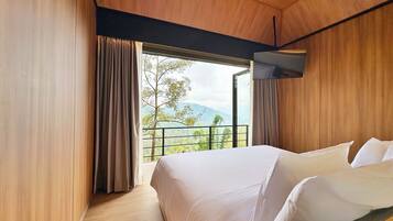 Family Room, Balcony, Valley View | In-room safe, soundproofing, iron/ironing board, free WiFi