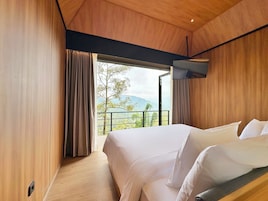 Quarto família, sacada, vista para o vale