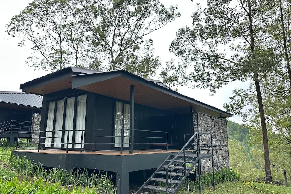 Suíte, sacada, vista para o vale | Cofres nos quartos, quartos à prova de som