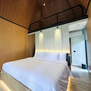 In-room safe, soundproofing, iron/ironing board, free WiFi
