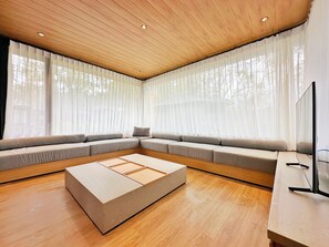 Flat-screen TV - Kanana Retreat Coban Rondo (Pujon)